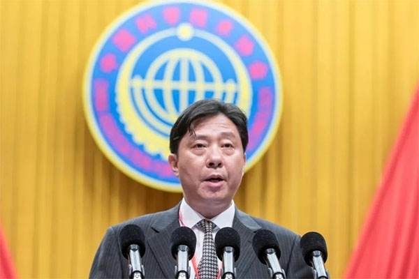 市科協黨組書記、 副主席陳曉華作工作報告