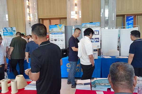 為嘉賓介紹我司優質產品-直讀光譜儀