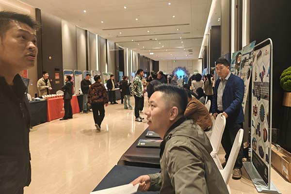 展商與參會嘉賓對接洽談