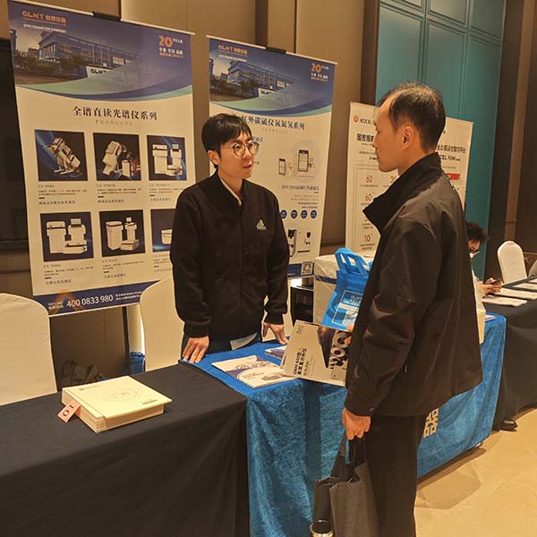 為來賓介紹創(chuàng)想儀器優(yōu)質(zhì)產(chǎn)品